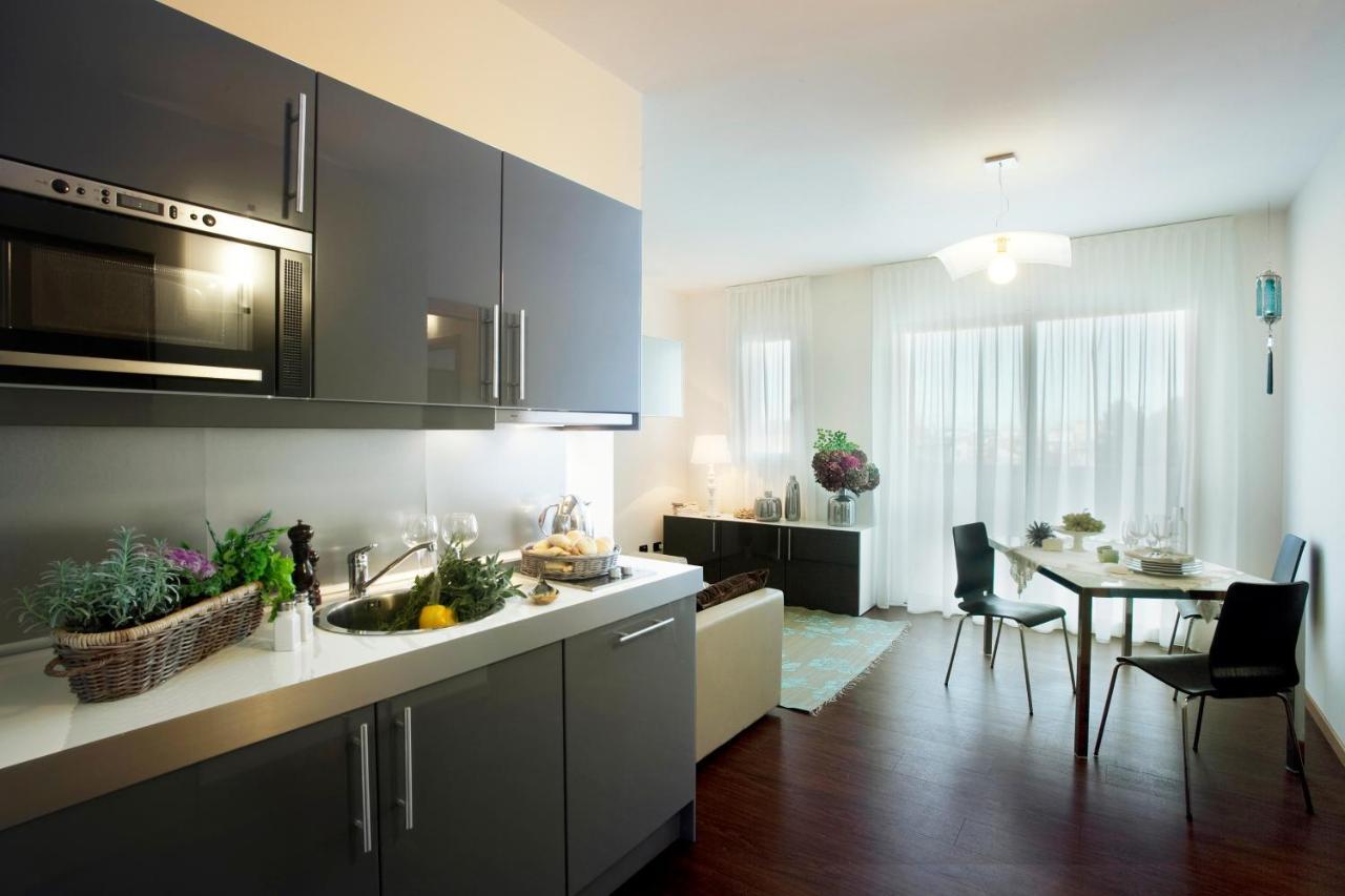 D-Place Hotel & Suite Ричоне Екстериор снимка