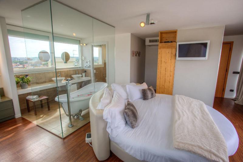 D-Place Hotel & Suite Ричоне Екстериор снимка